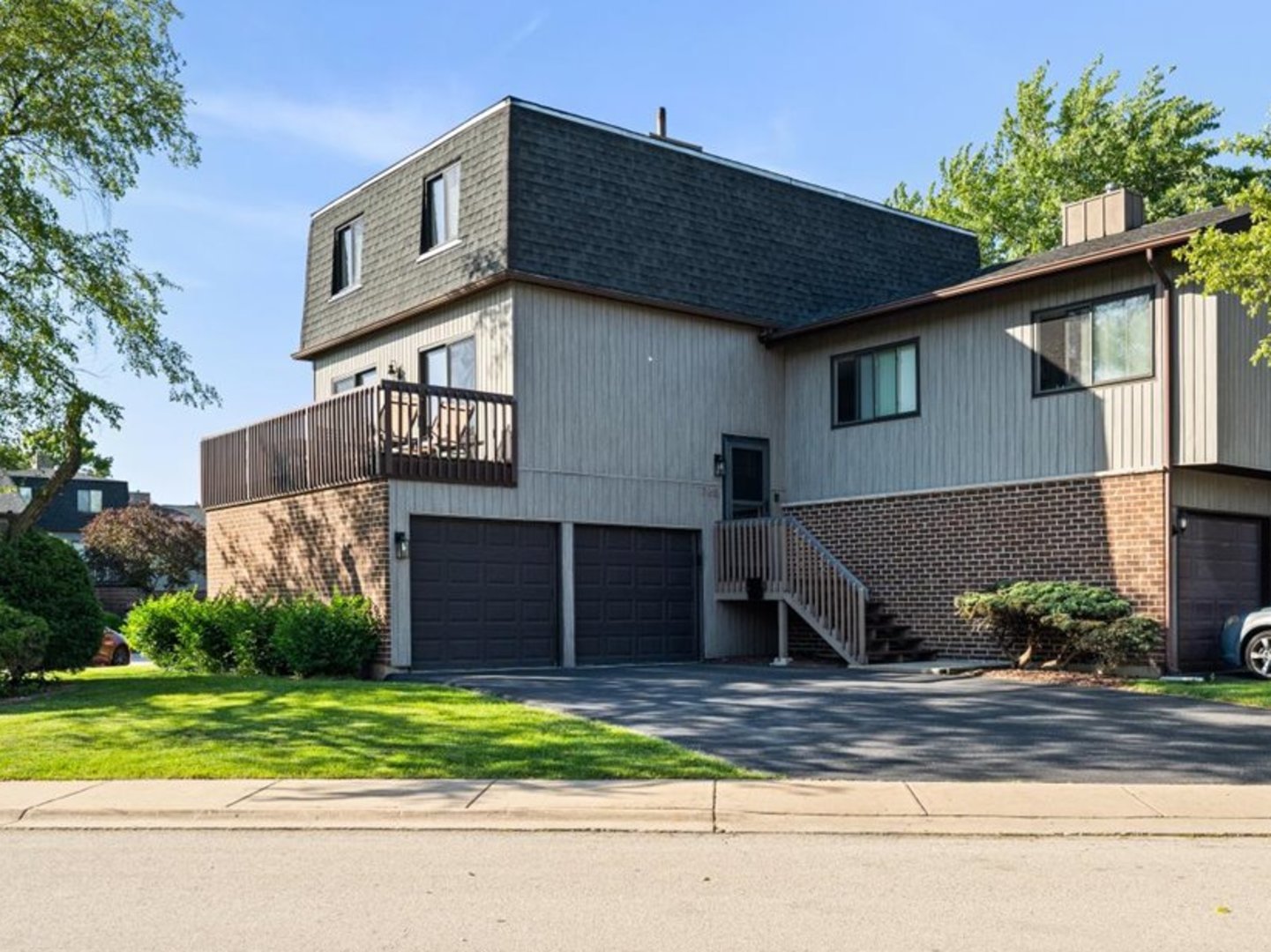 a house that has a lot of windows on it