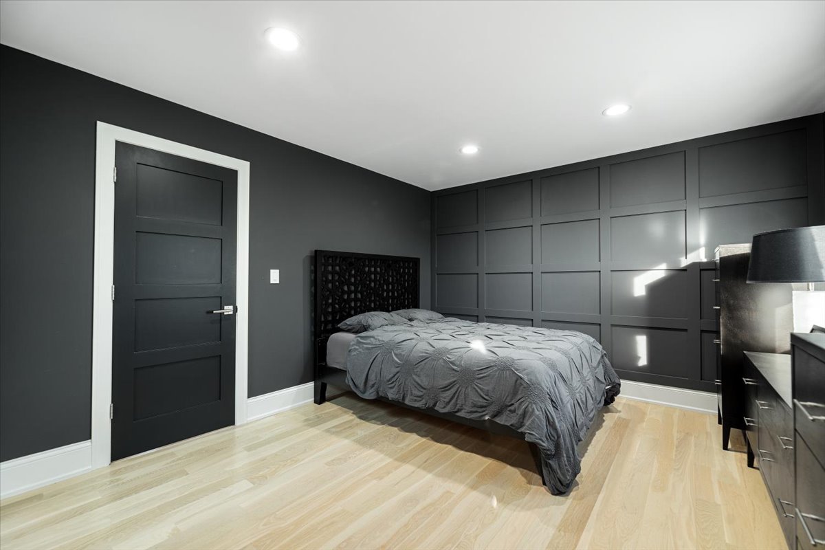 768 High Ridge Road Roselle, IL 60172 - Photo 24 of 46 a bedroom with a bed and a large mirror
