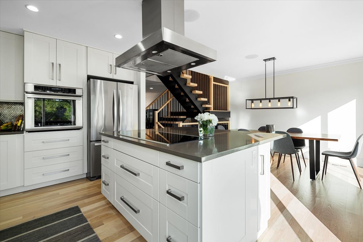 768 High Ridge Road Roselle, IL 60172 - Photo 7 of 46 a kitchen with a table and chairs