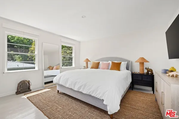 $12,500 | 5733 Valley Oak Drive, Los Angeles, CA 90068