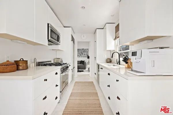 $12,500 | 5733 Valley Oak Drive, Los Angeles, CA 90068