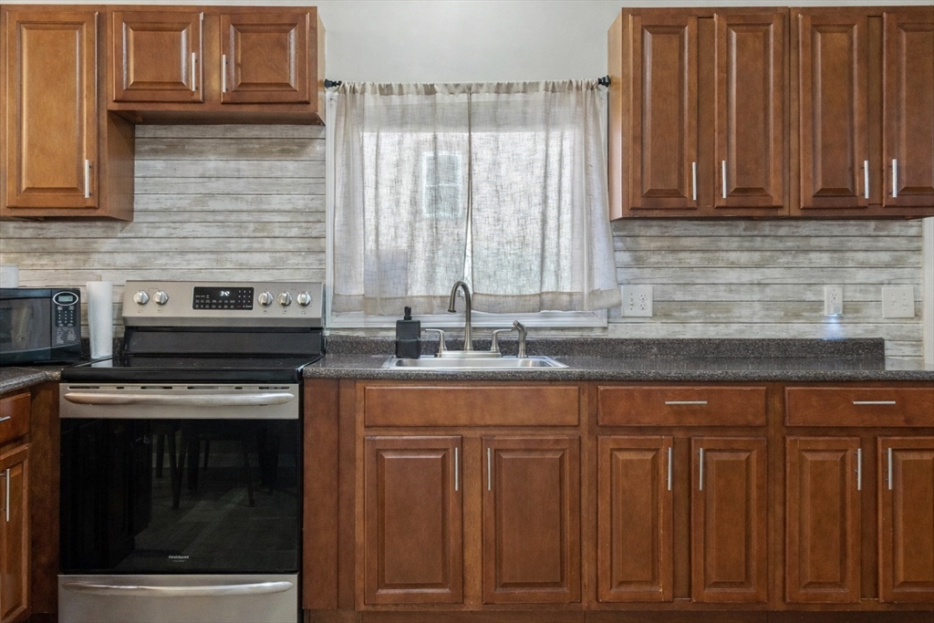 29 Leete Street Springfield, MA 01108 - Photo 12 of 38