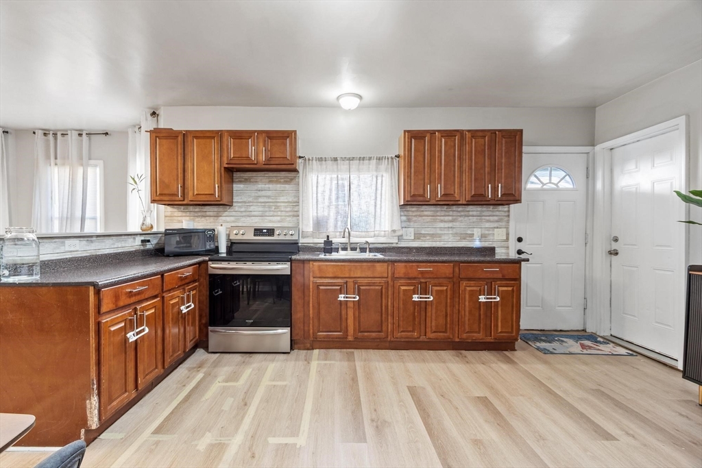 29 Leete Street Springfield, MA 01108 - Photo 13 of 38