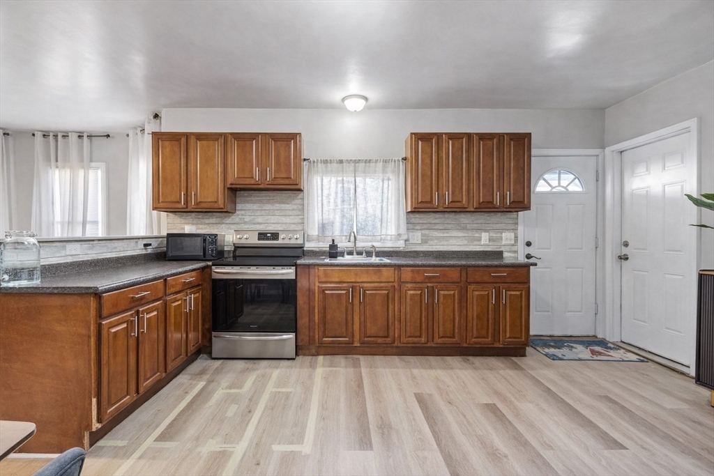 29 Leete Street Springfield, MA 01108 - Photo 14 of 38