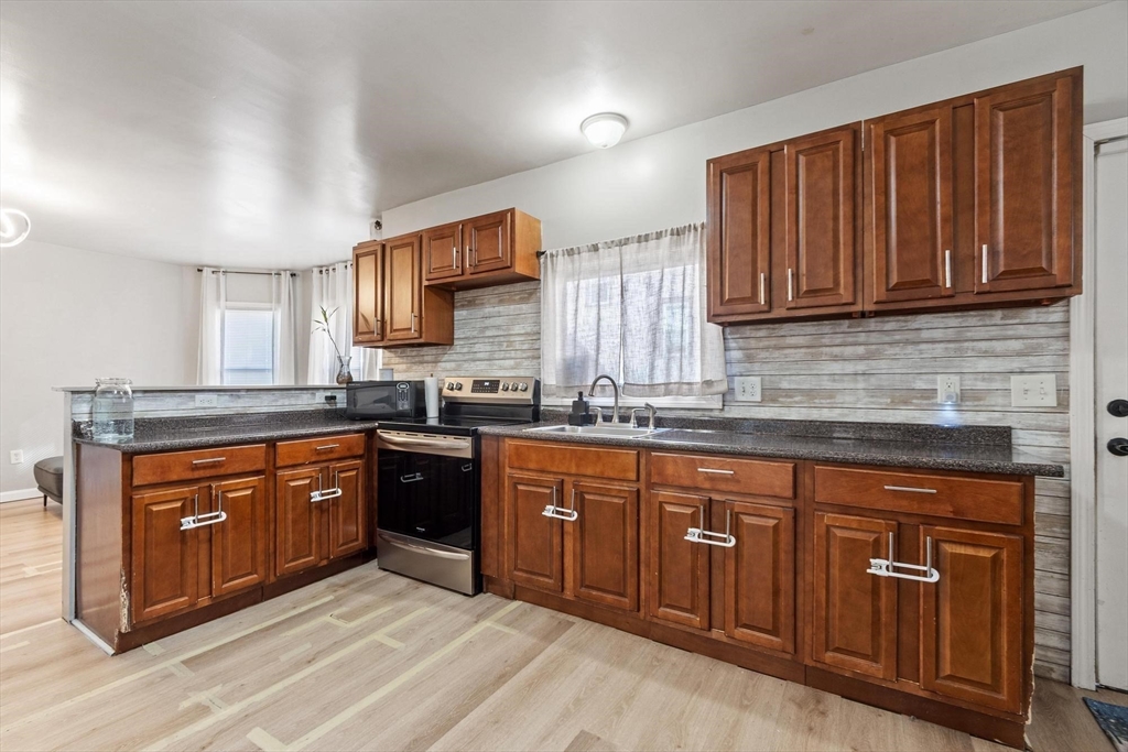 29 Leete Street Springfield, MA 01108 - Photo 15 of 38