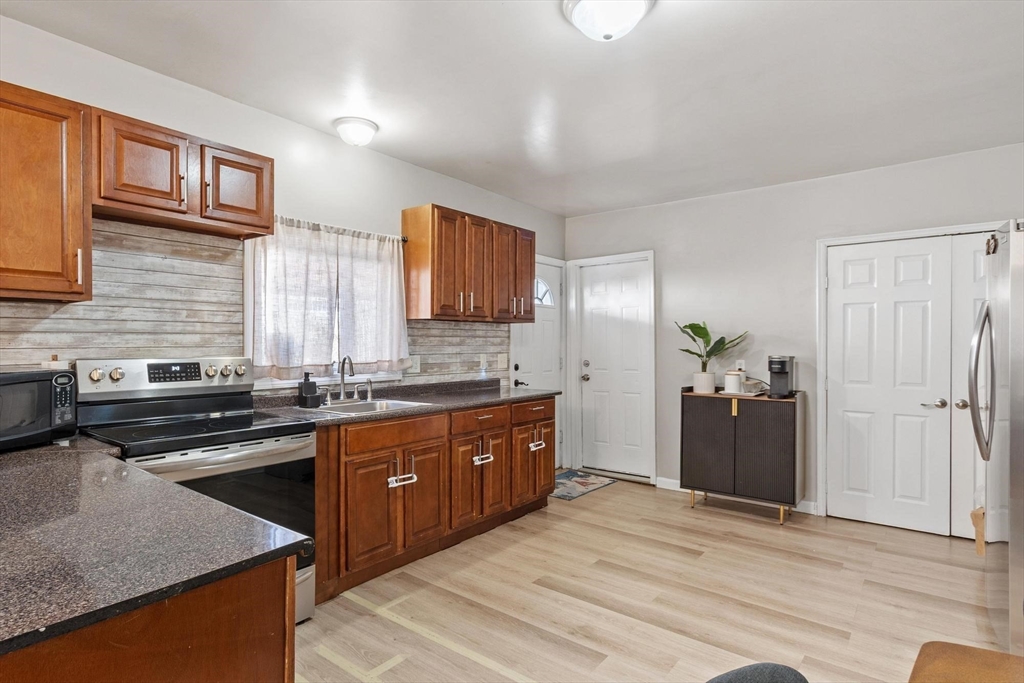 29 Leete Street Springfield, MA 01108 - Photo 16 of 38