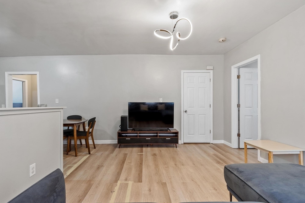 29 Leete Street Springfield, MA 01108 - Photo 8 of 38