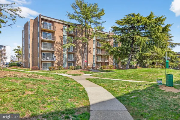 $1,690 | 60 South Van Dorn Street, Unit 413, Alexandria, VA 22304