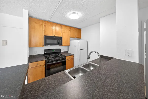 $1,690 | 60 South Van Dorn Street, Unit 413, Alexandria, VA 22304