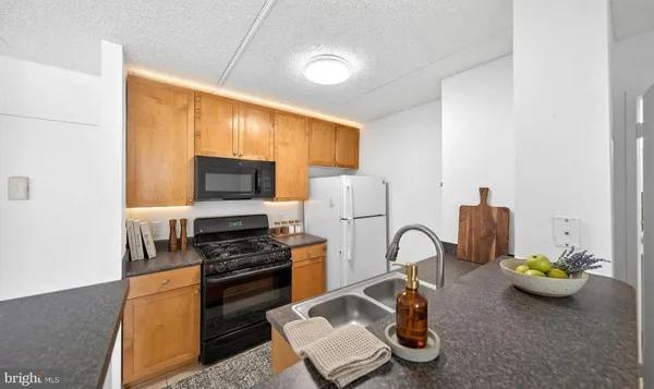 $1,690 | 60 South Van Dorn Street, Unit 413, Alexandria, VA 22304