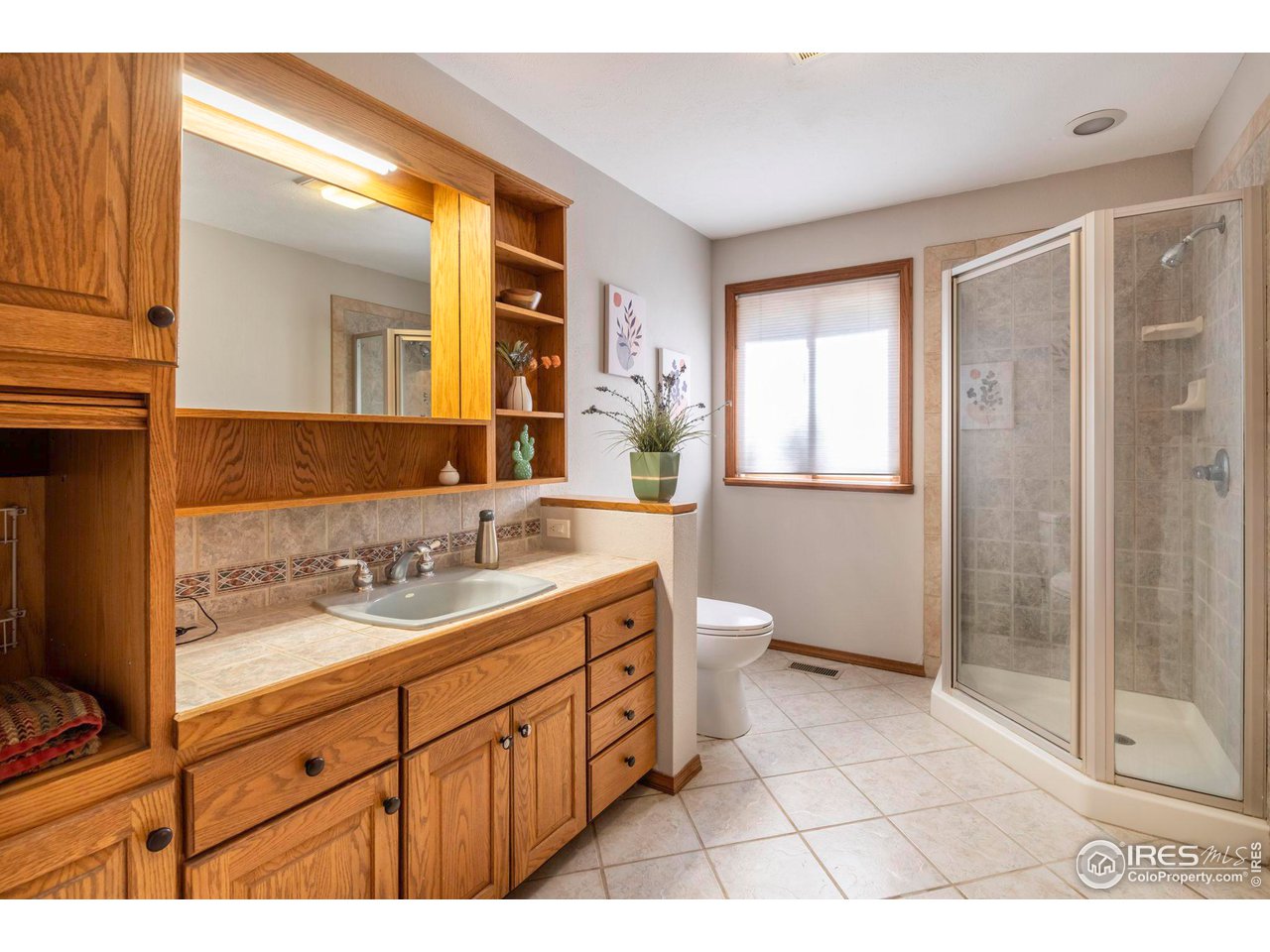 162 Alaska Road Boulder, CO 80302 - Photo 18 of 31 a bathroom with a sink toilet and shower