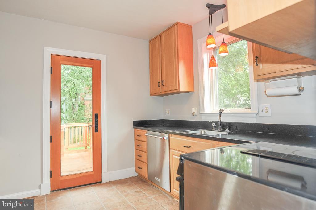 801 West Braddock Road Alexandria, VA 22302 - Photo 14 of 30 Kitchen