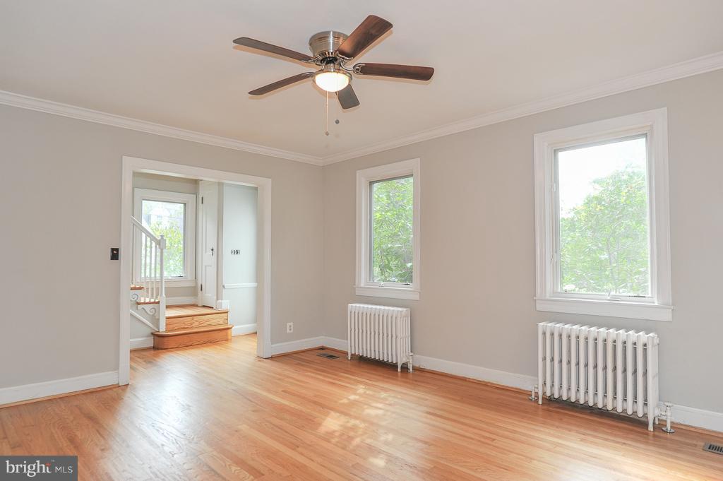 801 West Braddock Road Alexandria, VA 22302 - Photo 3 of 30 Living Room