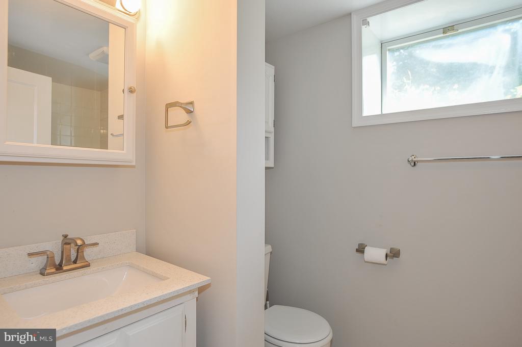 801 West Braddock Road Alexandria, VA 22302 - Photo 27 of 30 Bath