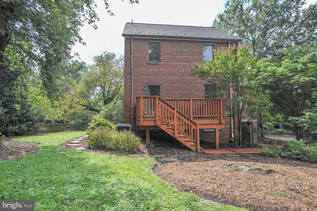 801 West Braddock Road Alexandria, VA 22302 - Photo 30 of 30 Backyard