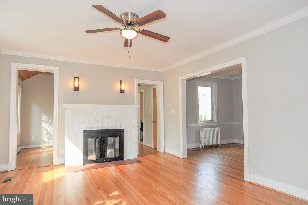 801 West Braddock Road Alexandria, VA 22302 - Photo 4 of 30 Living Room