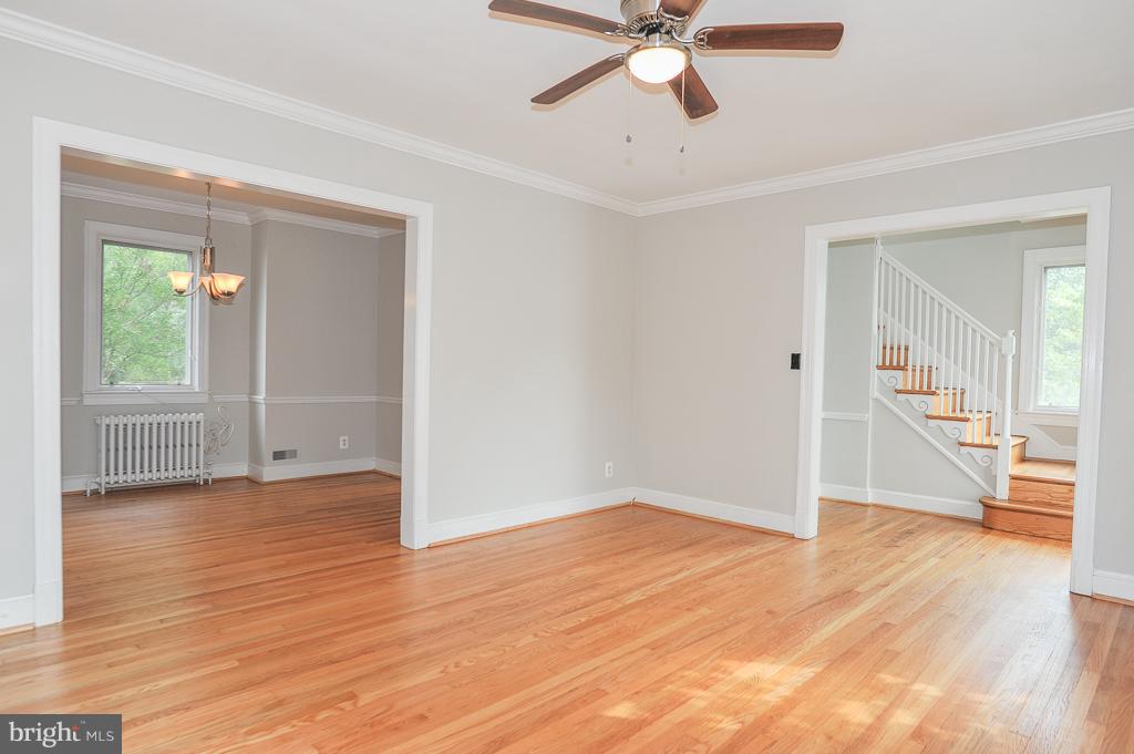 801 West Braddock Road Alexandria, VA 22302 - Photo 5 of 30 Living Room