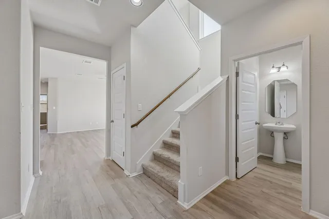 $1,900 | 316 Insider Loop, Elgin, TX 78621