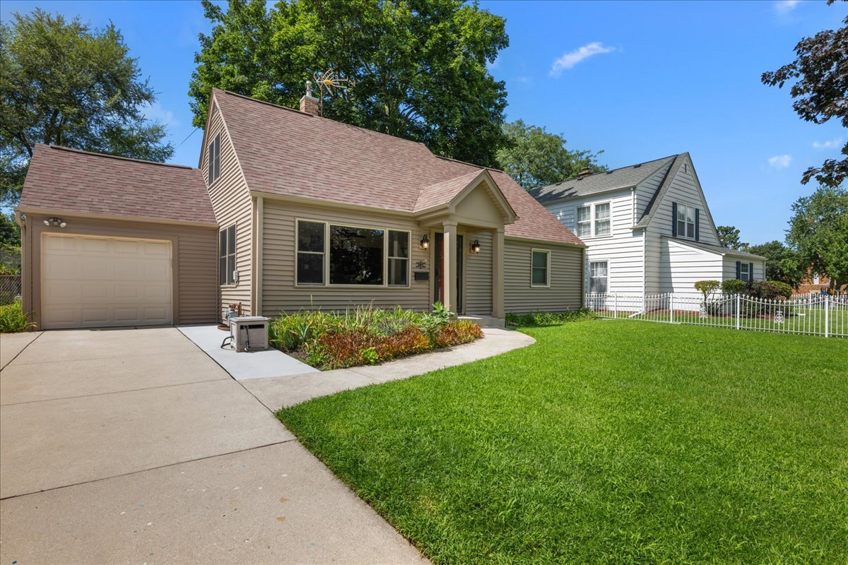 207 South Randall Road Aurora, IL 60506 - Photo 1 of 33 Gallery Image 1