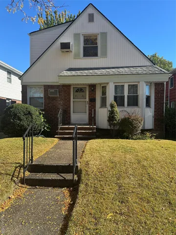 $929,000 | 81-25 258th Street | Floral Park