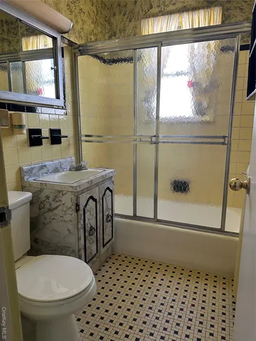 $929,000 | 81-25 258th Street | Floral Park