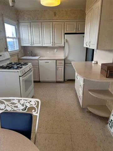 $929,000 | 81-25 258th Street | Floral Park