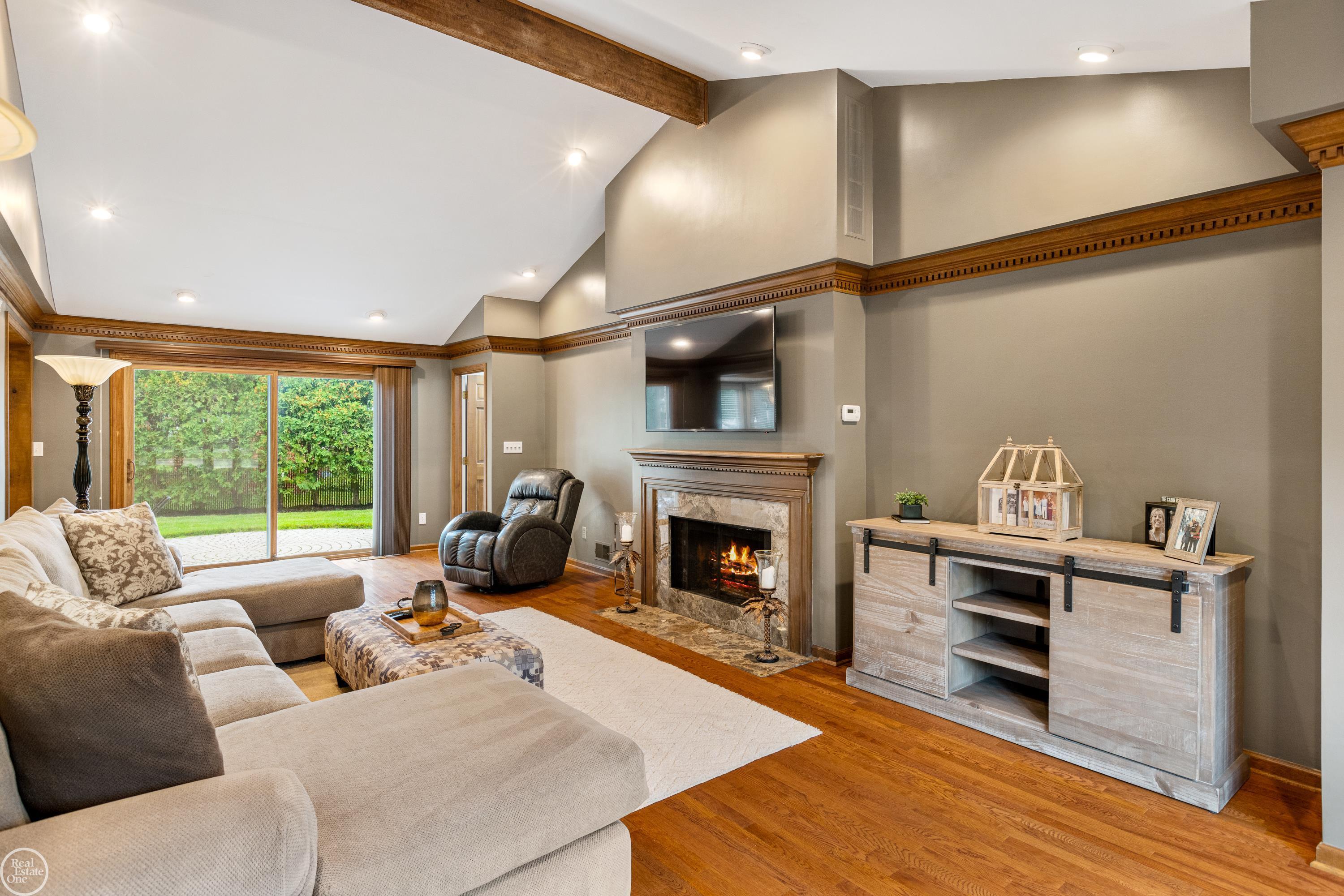 869 Lake Shore Road Grosse Pointe, MI 48236 - Photo 20 of 49 50123696-19.JPG