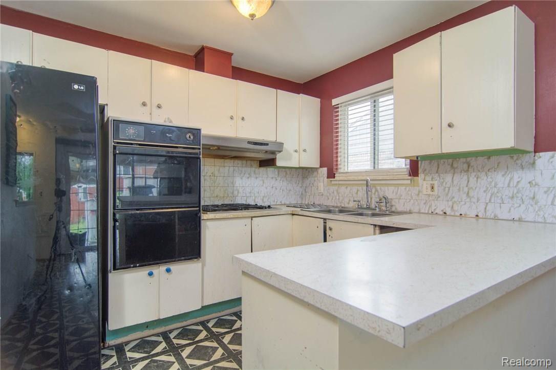 20445 Berg Road Detroit, MI 48219 - Photo 9 of 29 DSC_8313Enfused.jpg