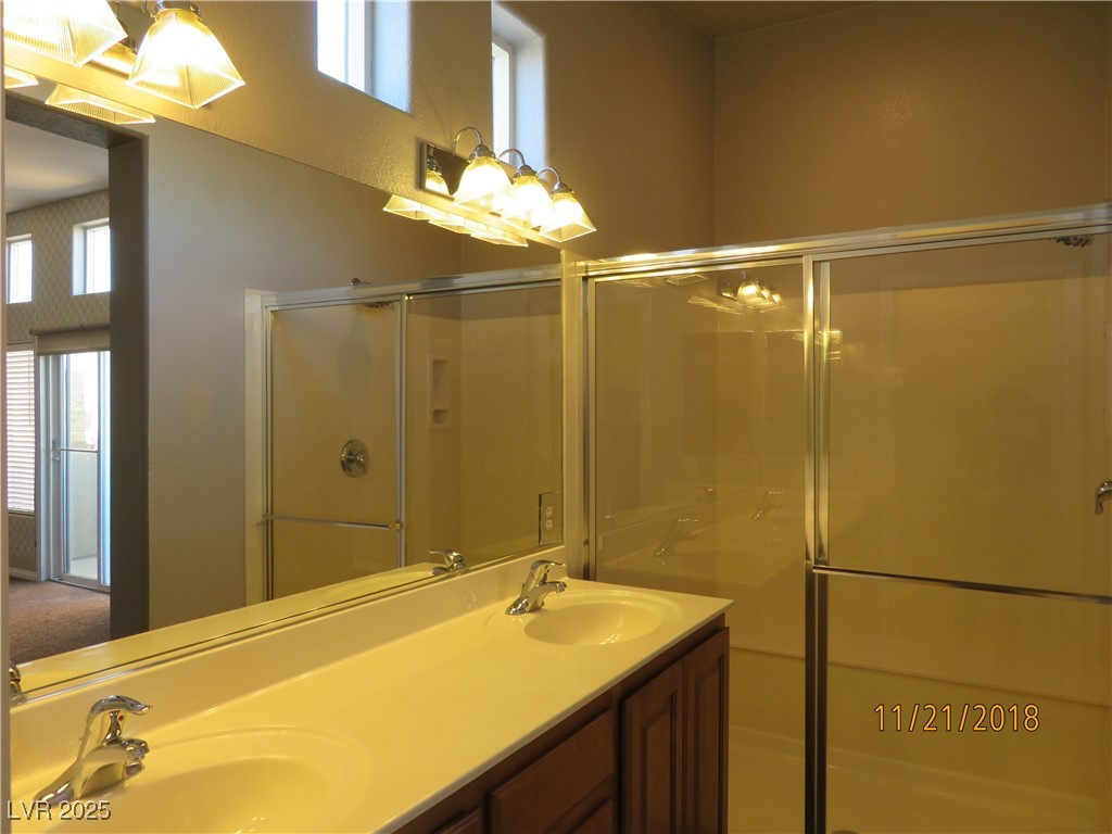 9342 Autumn View Avenue Las Vegas, NV 89178 - Photo 10 of 20 Primary Bathroom