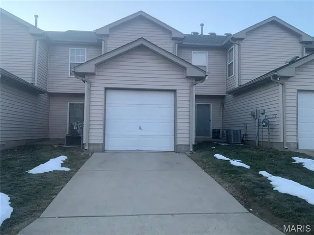 $1,800 | 388 Montclair Tower Drive, St. Charles, MO 63303