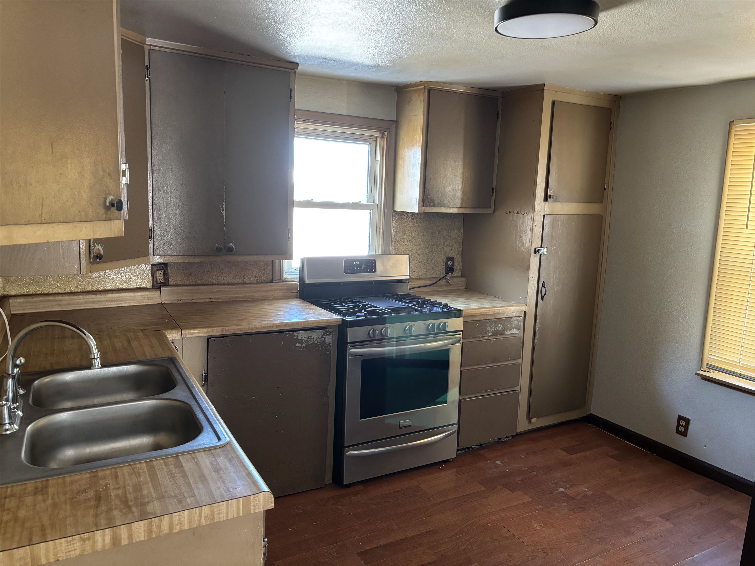 915 South Outagamie Street Appleton, WI 54914 - Photo 4 of 11