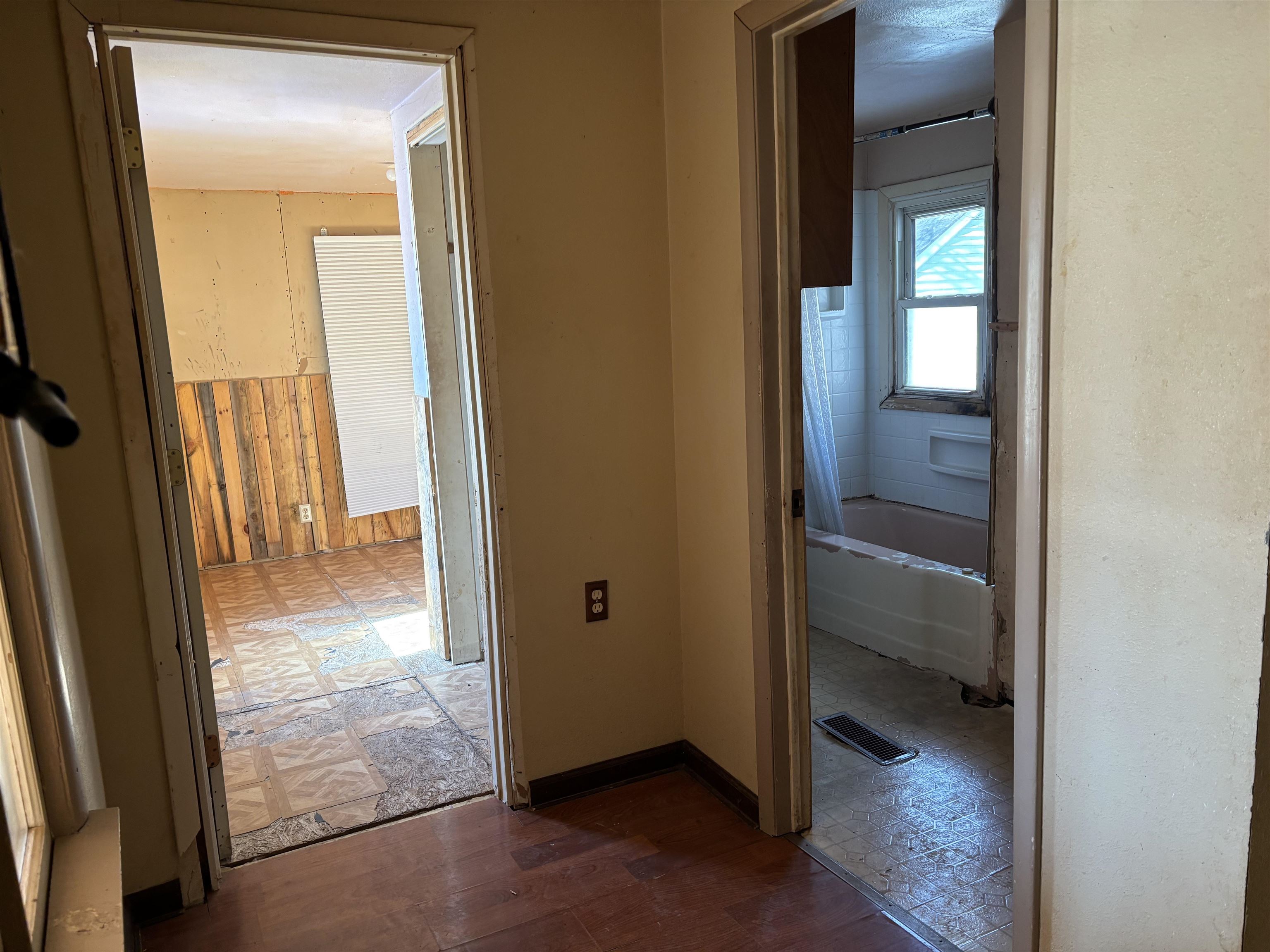 915 South Outagamie Street Appleton, WI 54914 - Photo 7 of 11