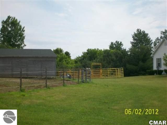 8458 North Winans Road Alma, MI 48801 - Photo 18 of 20 1772641-17.JPG