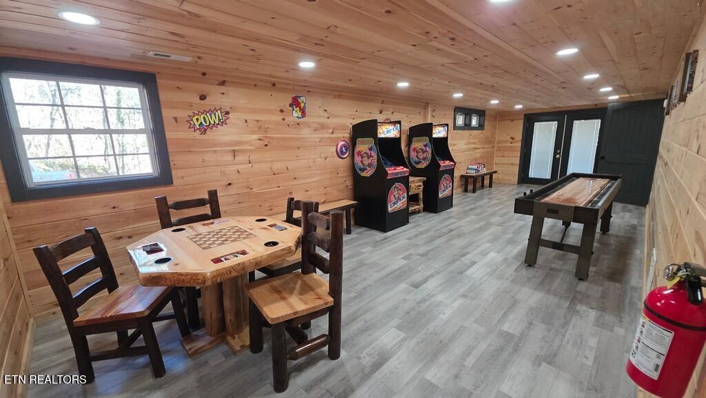 2869 Hatcher Mountain Road Sevierville, TN 37862 - Photo 39 of 43 Game room
