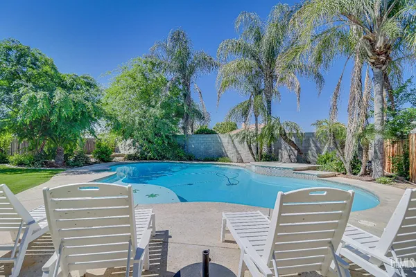 a view of a pathway both side of house