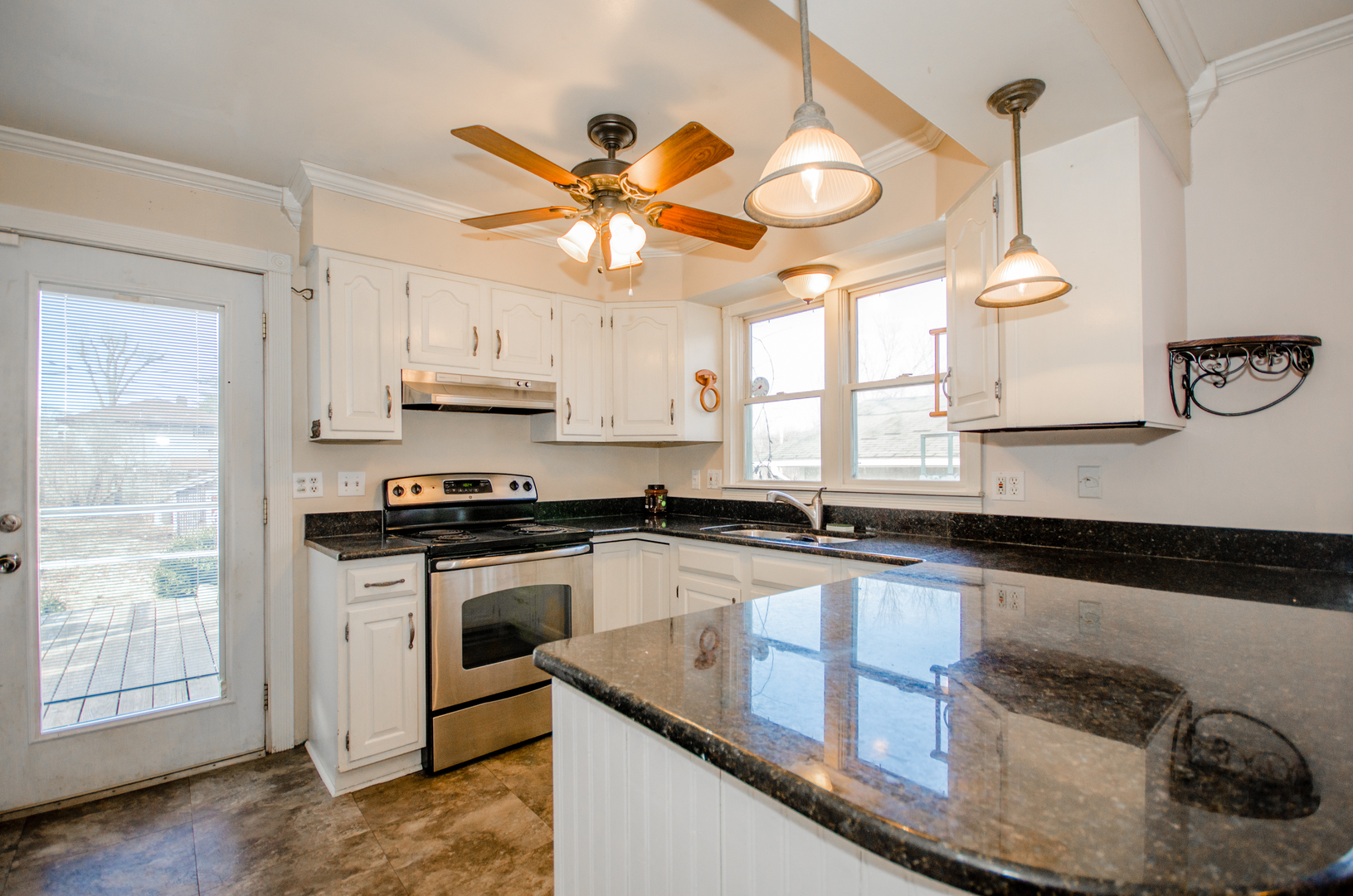 208 Second Street Elgin, IL 60123 - Photo 2 of 16