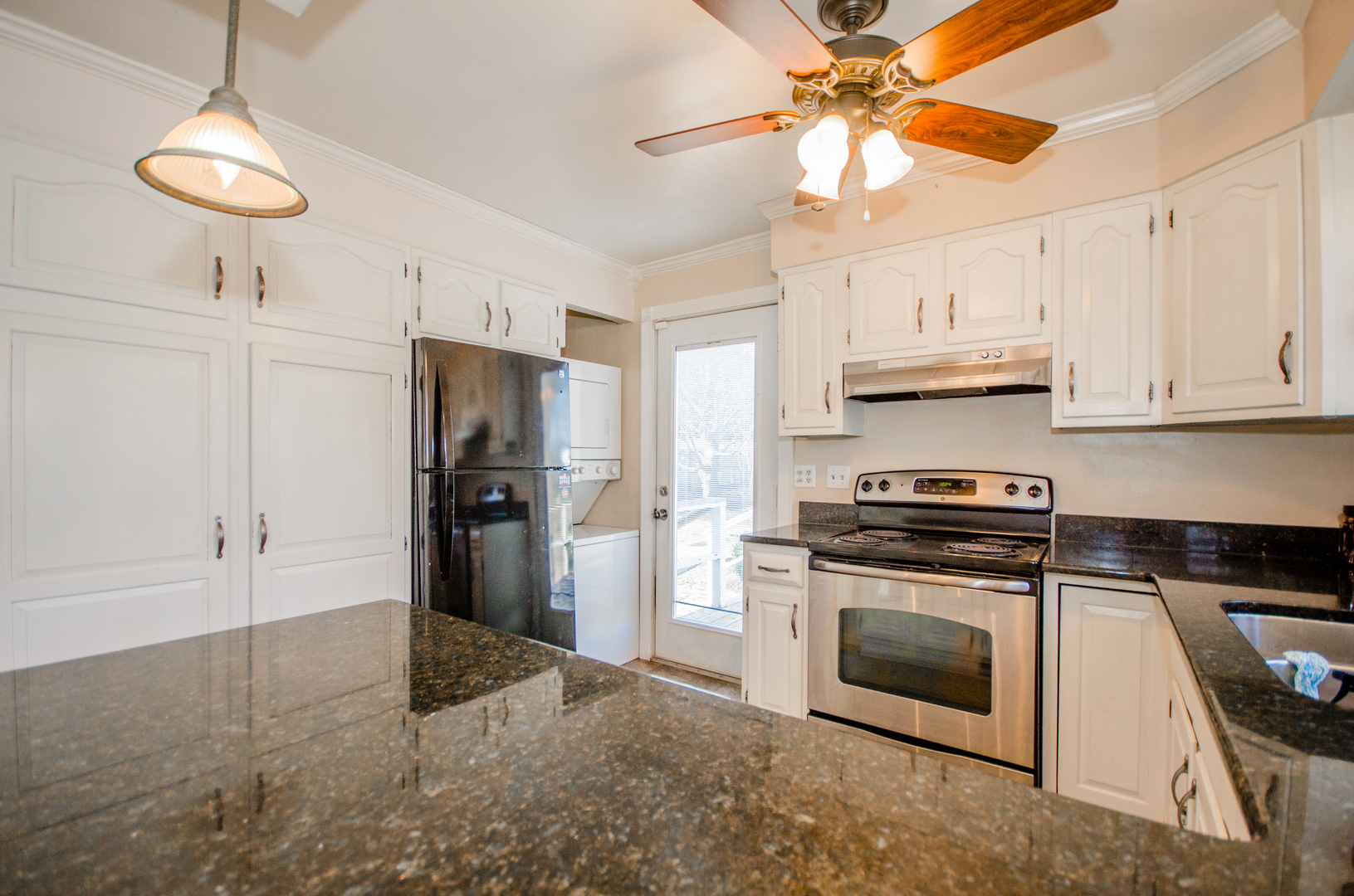 208 Second Street Elgin, IL 60123 - Photo 3 of 16