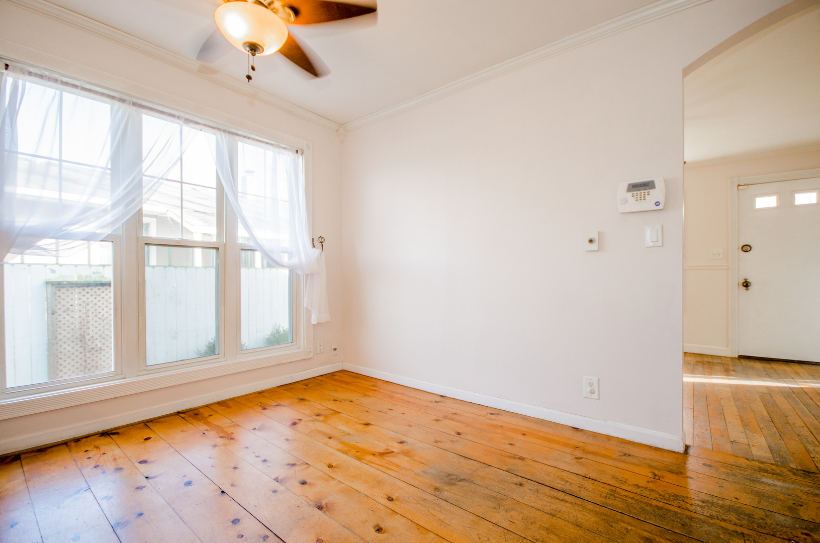 208 Second Street Elgin, IL 60123 - Photo 6 of 16