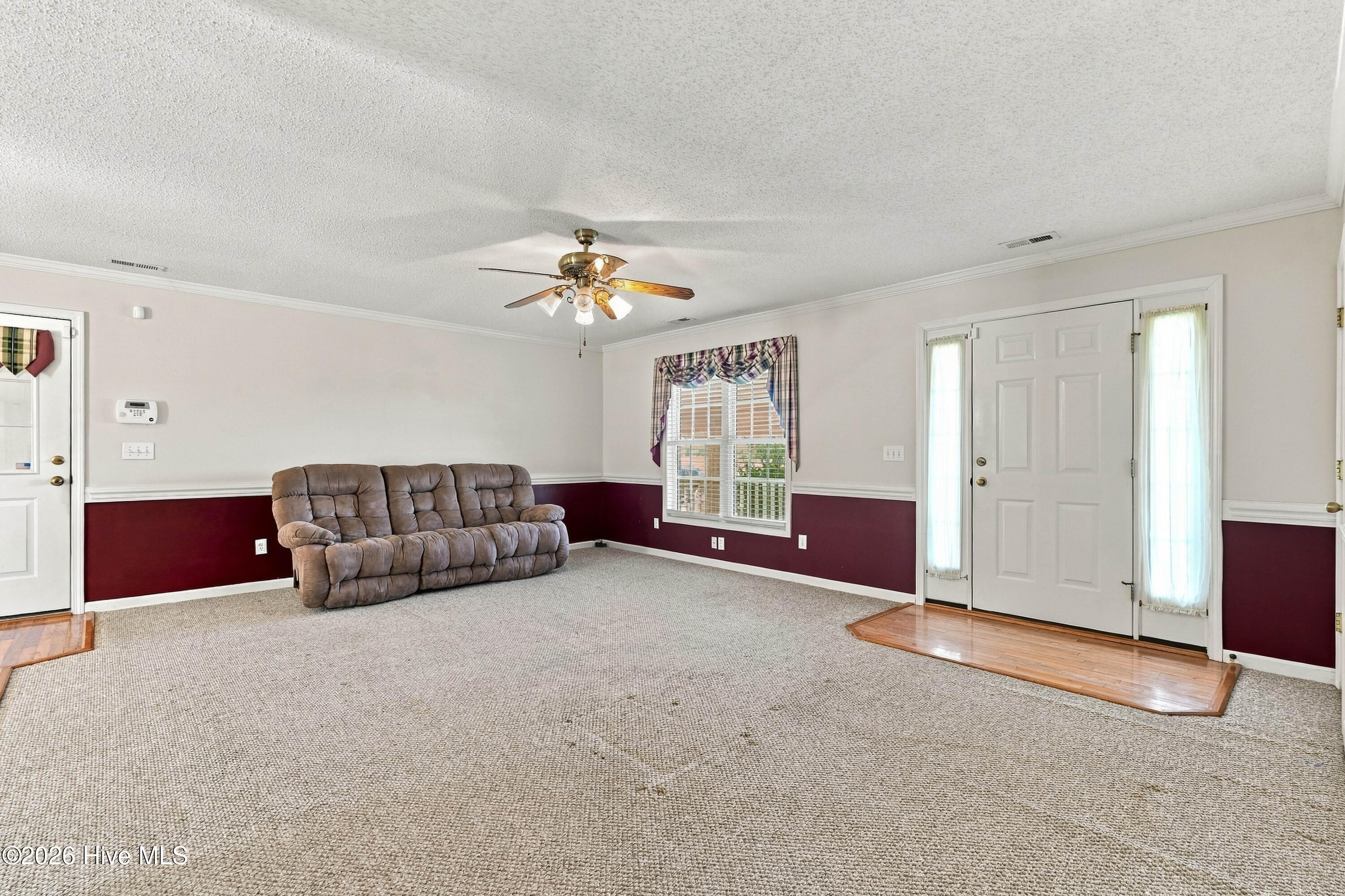 344 Ludie Brown Road Chinquapin, NC 28521 - Photo 9 of 47 9_living area