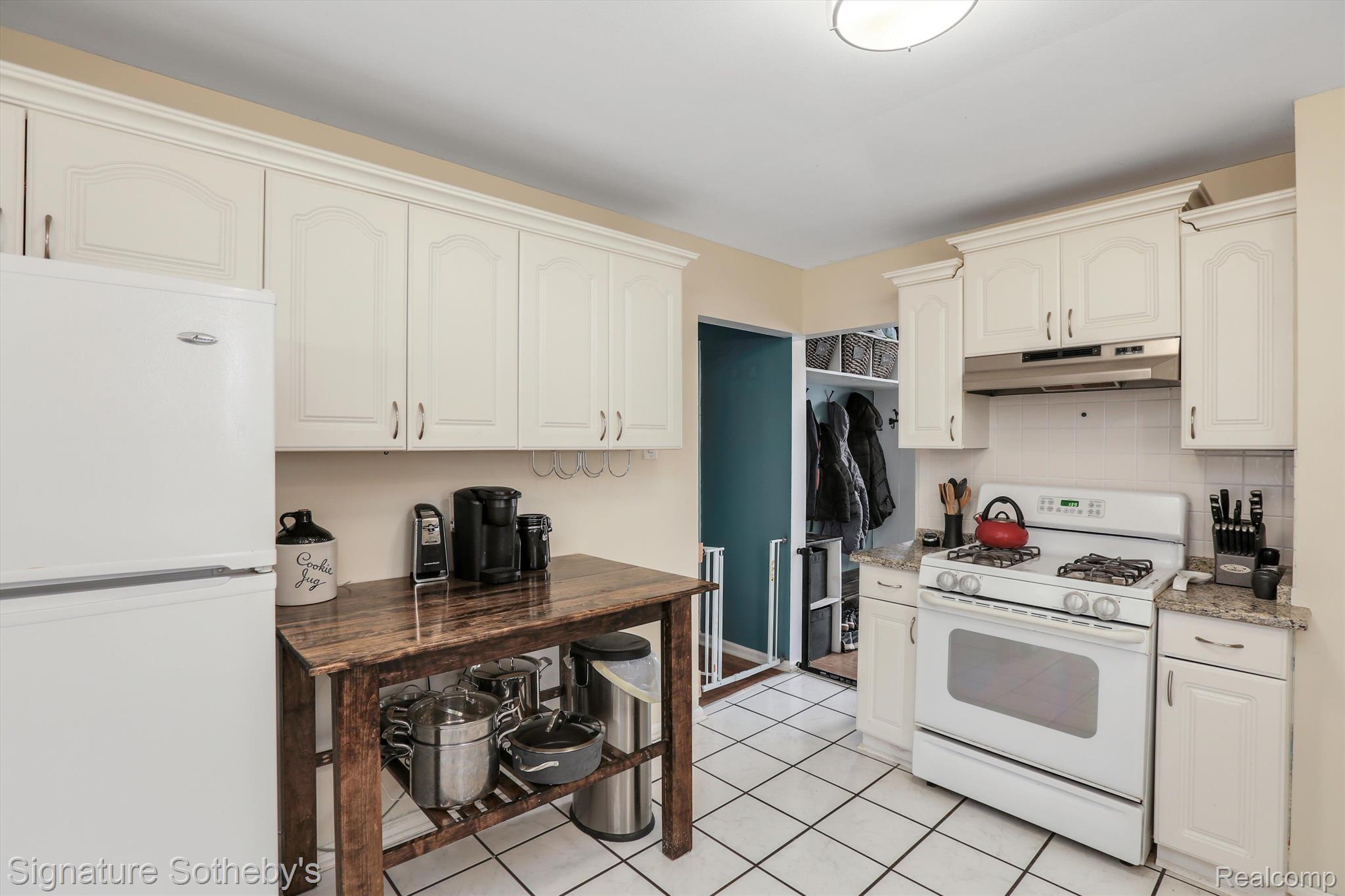 2158 Hawthorne Road Grosse Pointe, MI 48236 - Photo 12 of 34 Gallery Image 12