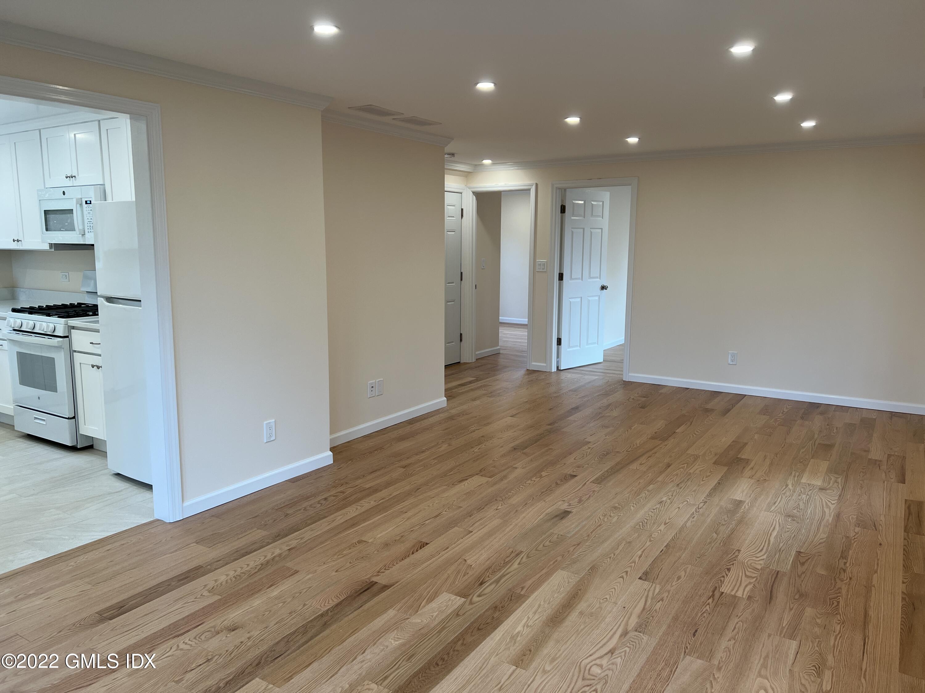 8 Smith Street, Unit 2 Greenwich, CT 06830 - Photo 4 of 19 IMG_0894