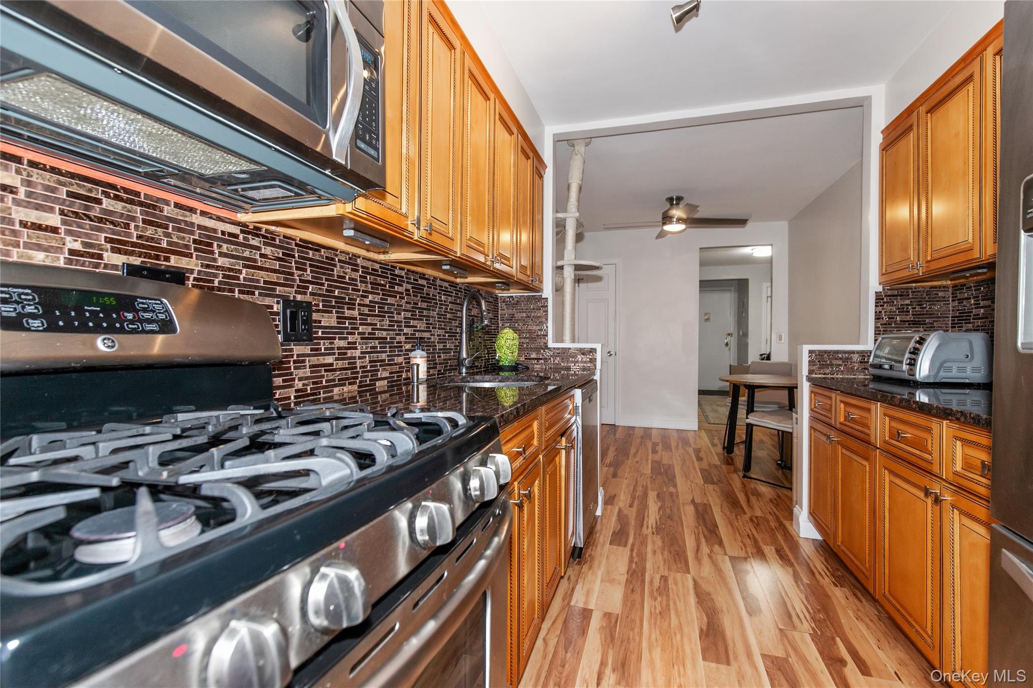 35 Knightsbridge Road, Unit 2B Great Neck, NY 11021 - Photo 9 of 20