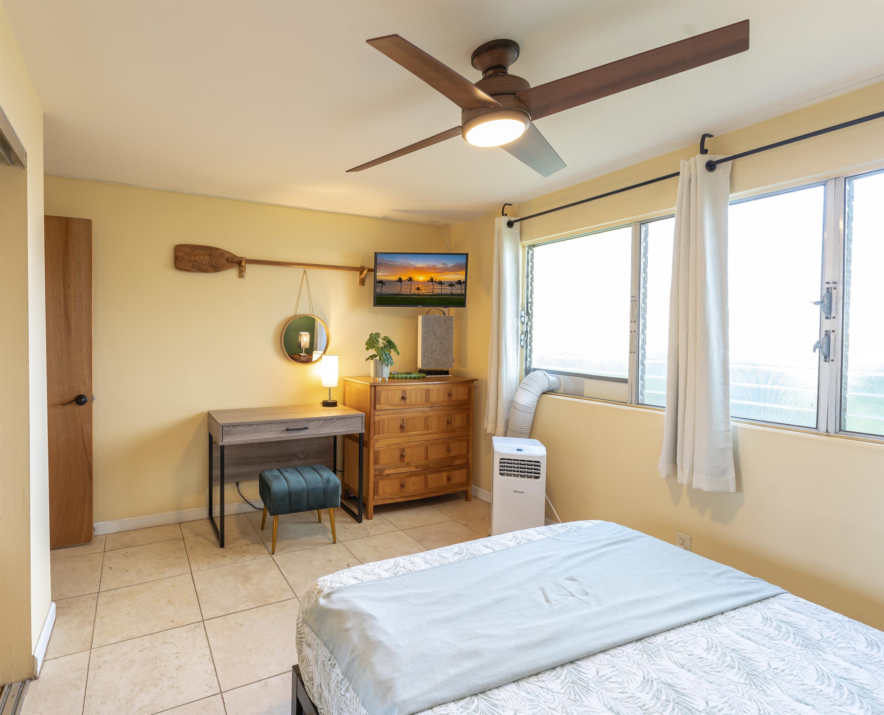 2495 South Kihei Road, Unit 137 Kihei, HI 96753 - Photo 10 of 17 a bedroom with a bed and a chandelier