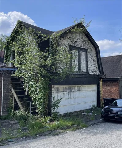 $10,000 | 1013 4th Street, Braddock, PA 15104