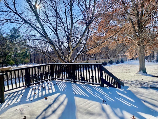 2280 Timber Ridge Drive Princeton, IL 61356 - Photo 17 of 20 a view of balcony with wooden floor and fence