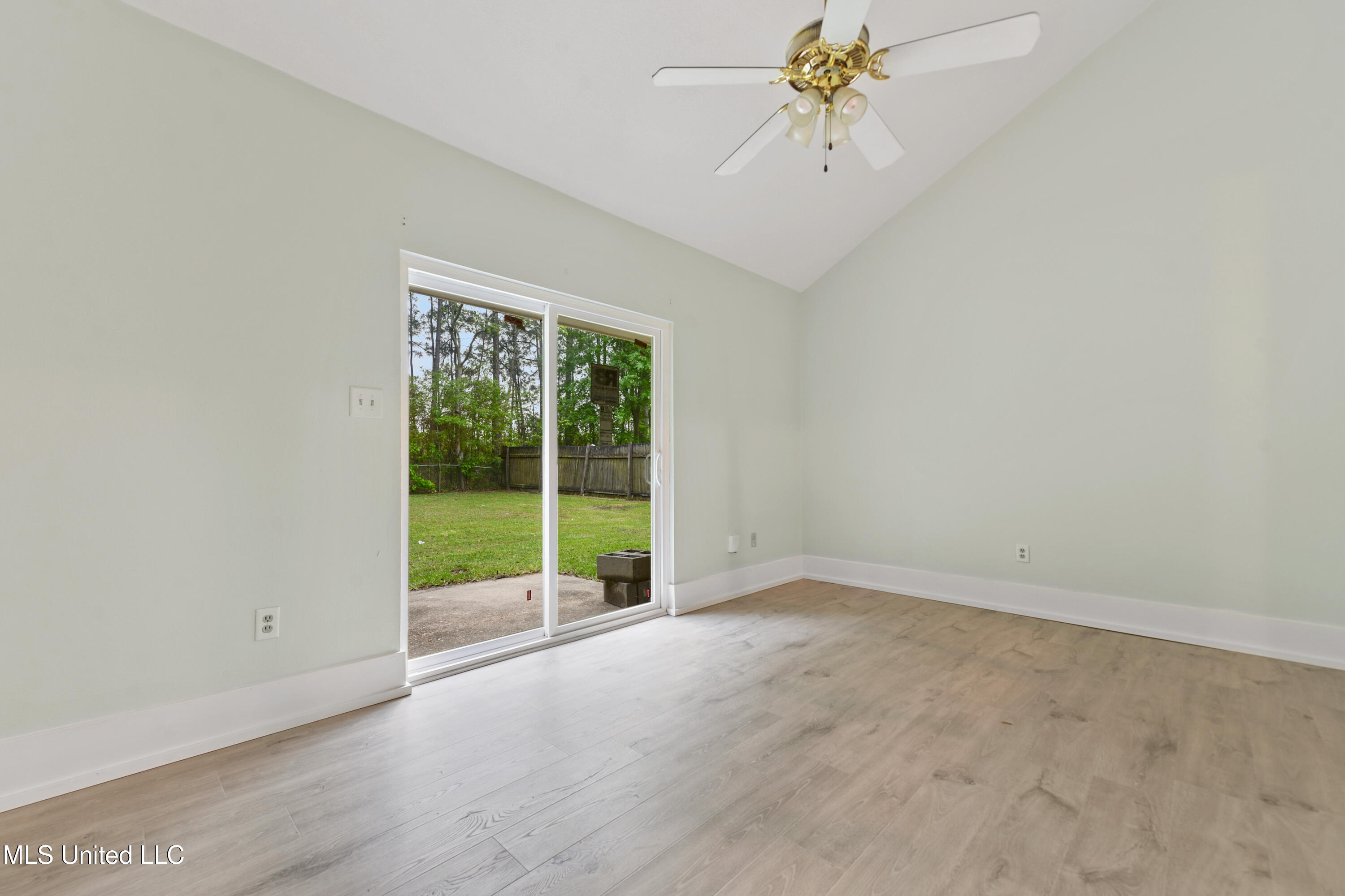 4110 Groveland Road Ocean Springs, MS 39564 - Photo 3 of 20 003