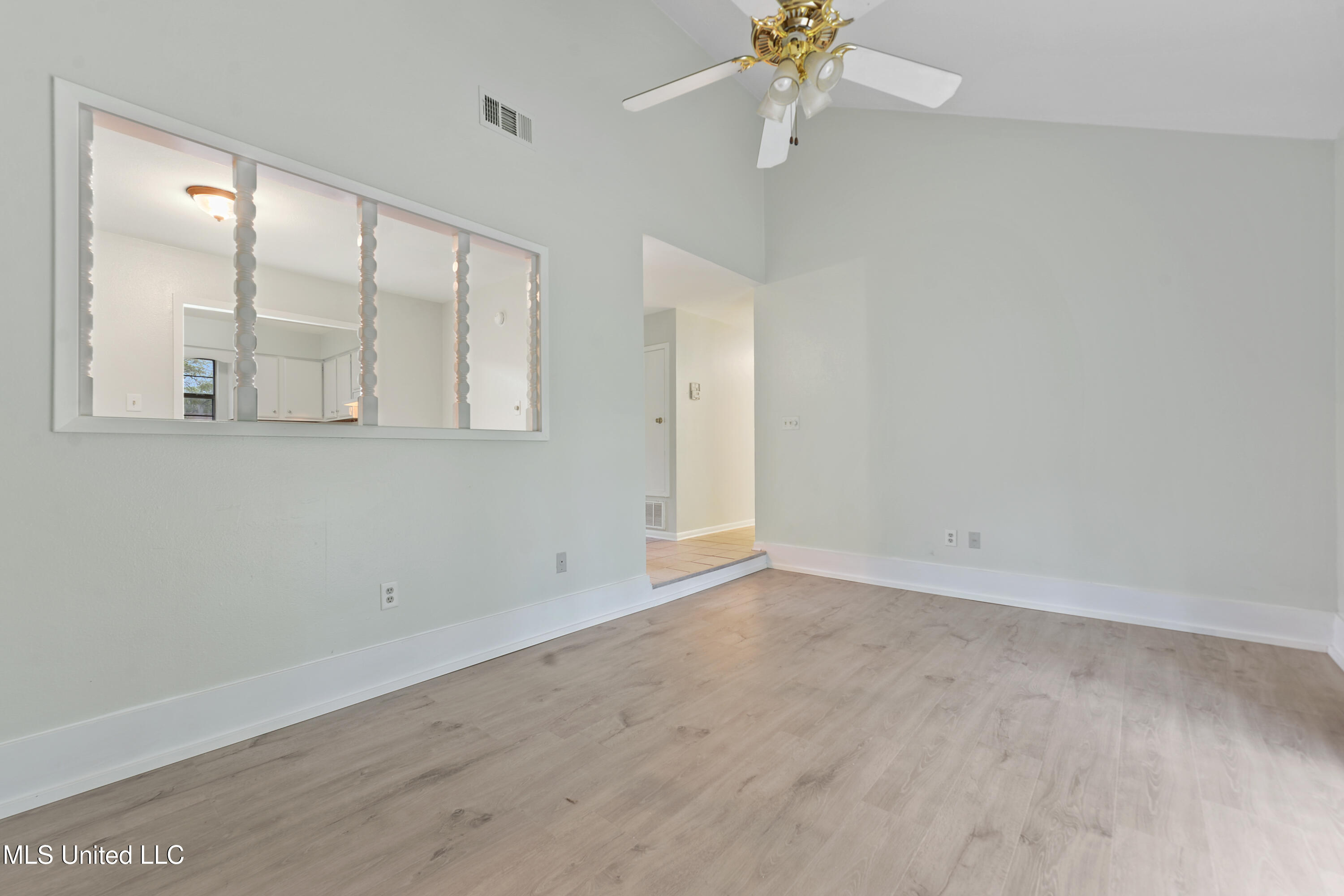 4110 Groveland Road Ocean Springs, MS 39564 - Photo 5 of 20 005