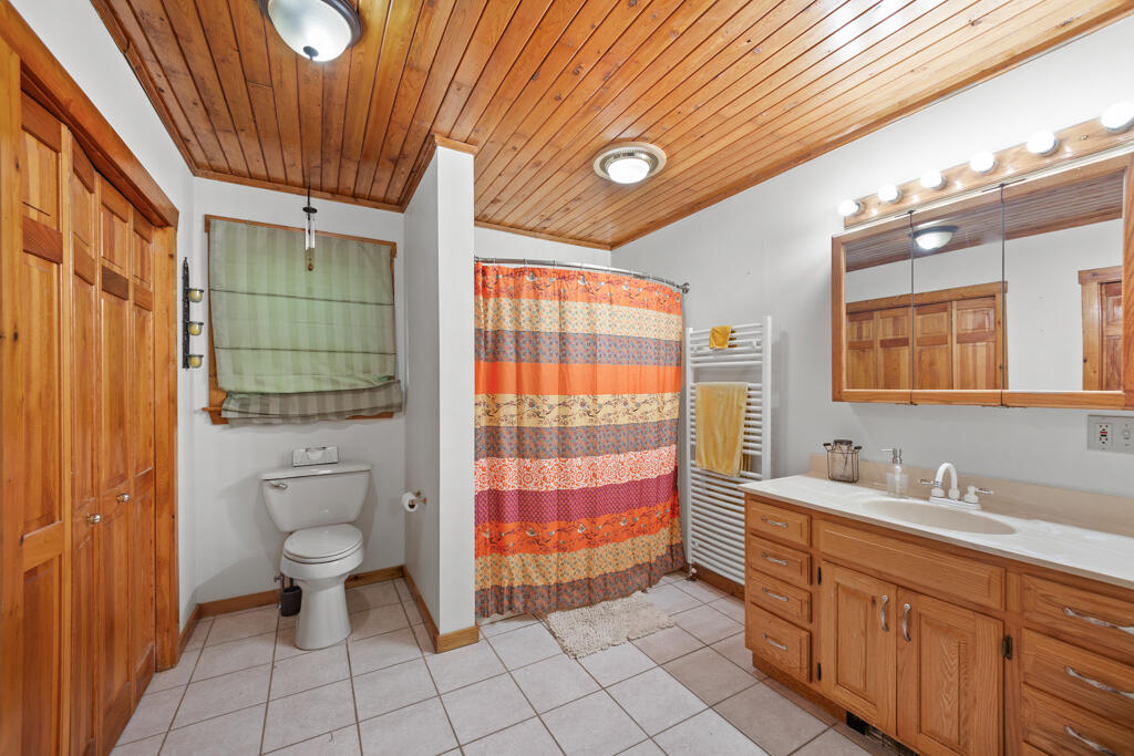 407 Pinnacle Road Canaan, ME 04924 - Photo 17 of 24 Primary Bath