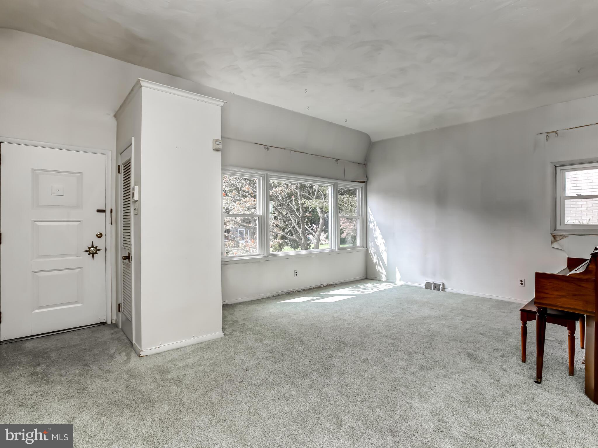 127 Juniper Road Havertown, PA 19083 - Photo 3 of 33