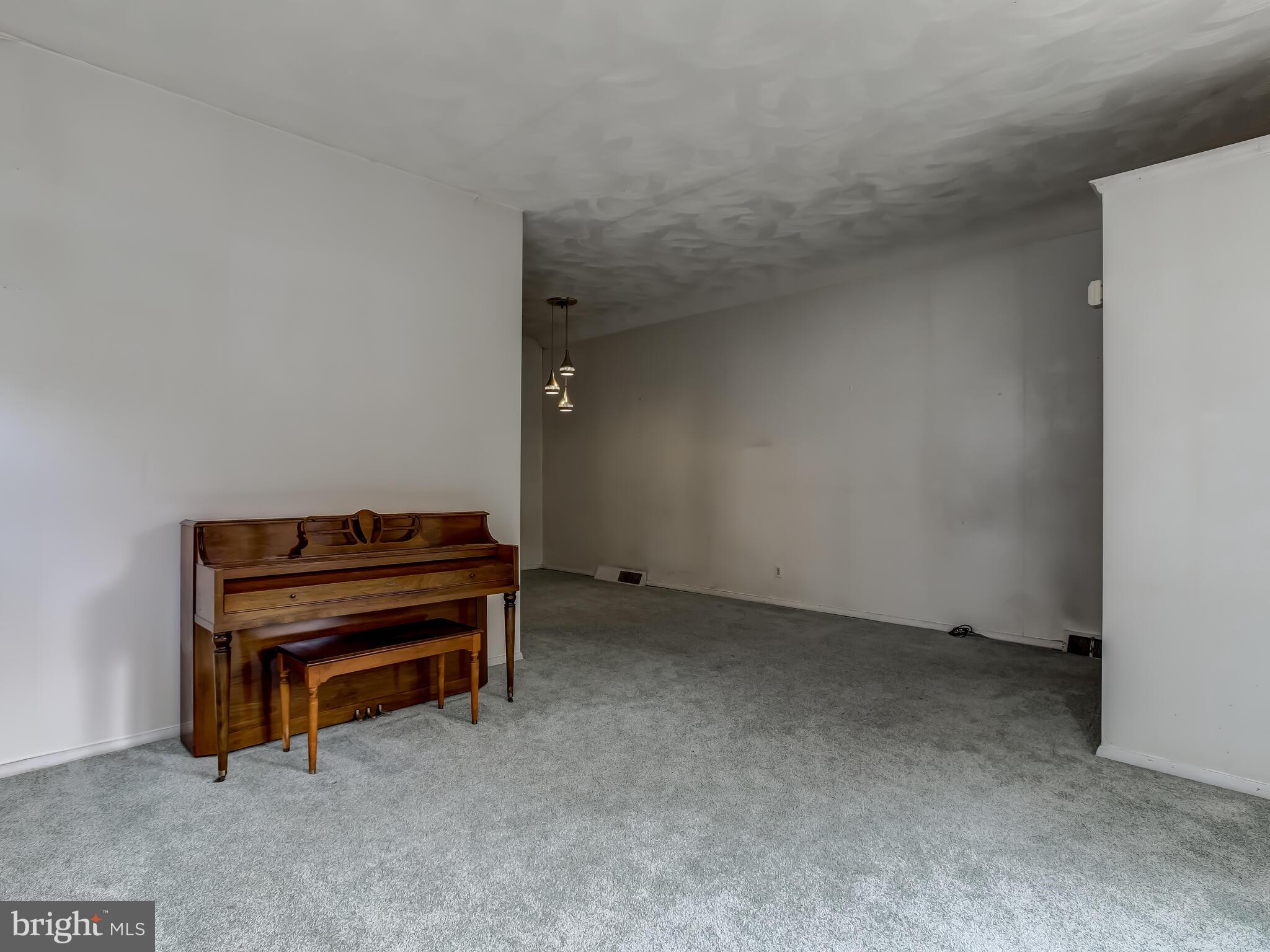 127 Juniper Road Havertown, PA 19083 - Photo 5 of 33